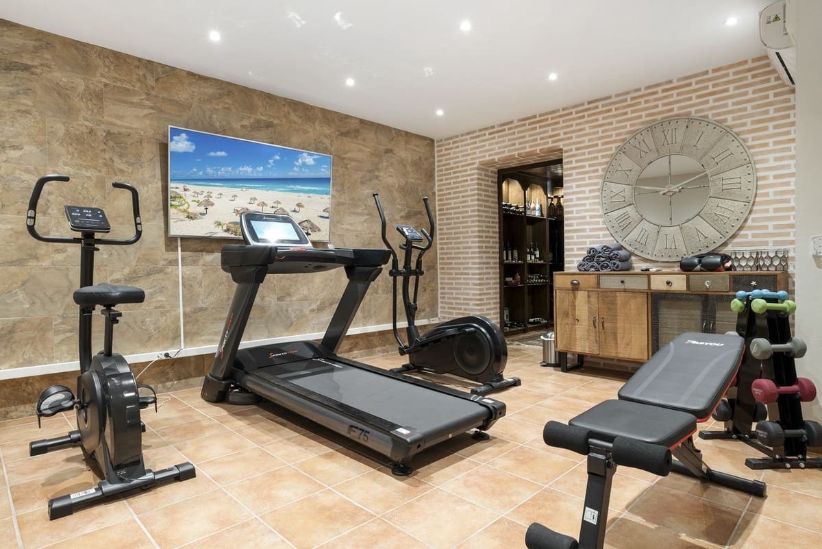 5 soveværelse Villa til salg i Mijas Costa med swimmingpool garage - € 1.750.000 (Ref: 9244451)