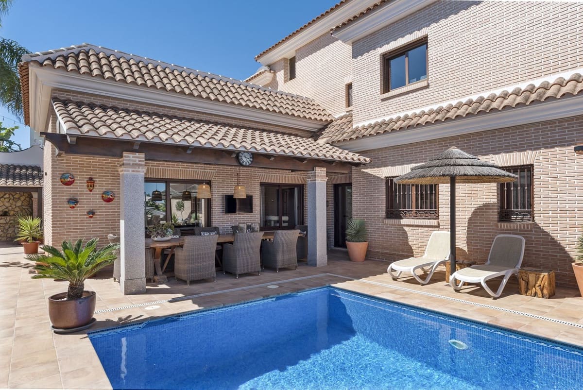 5 soveværelse Villa til salg i Mijas Costa med swimmingpool garage - € 1.750.000 (Ref: 9244451)