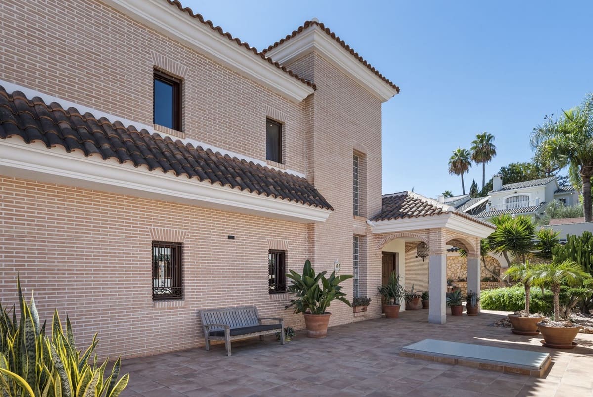 5 soveværelse Villa til salg i Mijas Costa med swimmingpool garage - € 1.750.000 (Ref: 9244451)