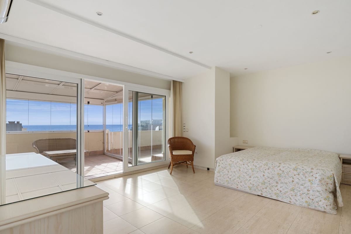 3 slaapkamer Penthouse te koop in Torremolinos met zwembad - € 980.000 (Ref: 9484079)