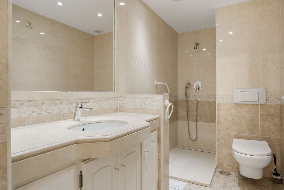 3 slaapkamer Penthouse te koop in Torremolinos met zwembad - € 980.000 (Ref: 9484079)