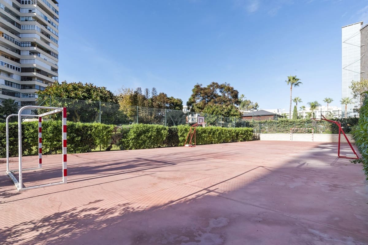 3 slaapkamer Penthouse te koop in Torremolinos met zwembad - € 980.000 (Ref: 9484079)