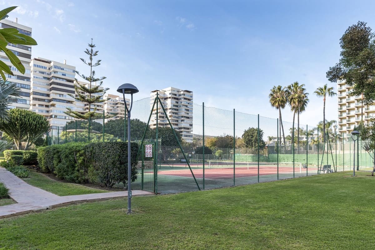 3 slaapkamer Penthouse te koop in Torremolinos met zwembad - € 980.000 (Ref: 9484079)