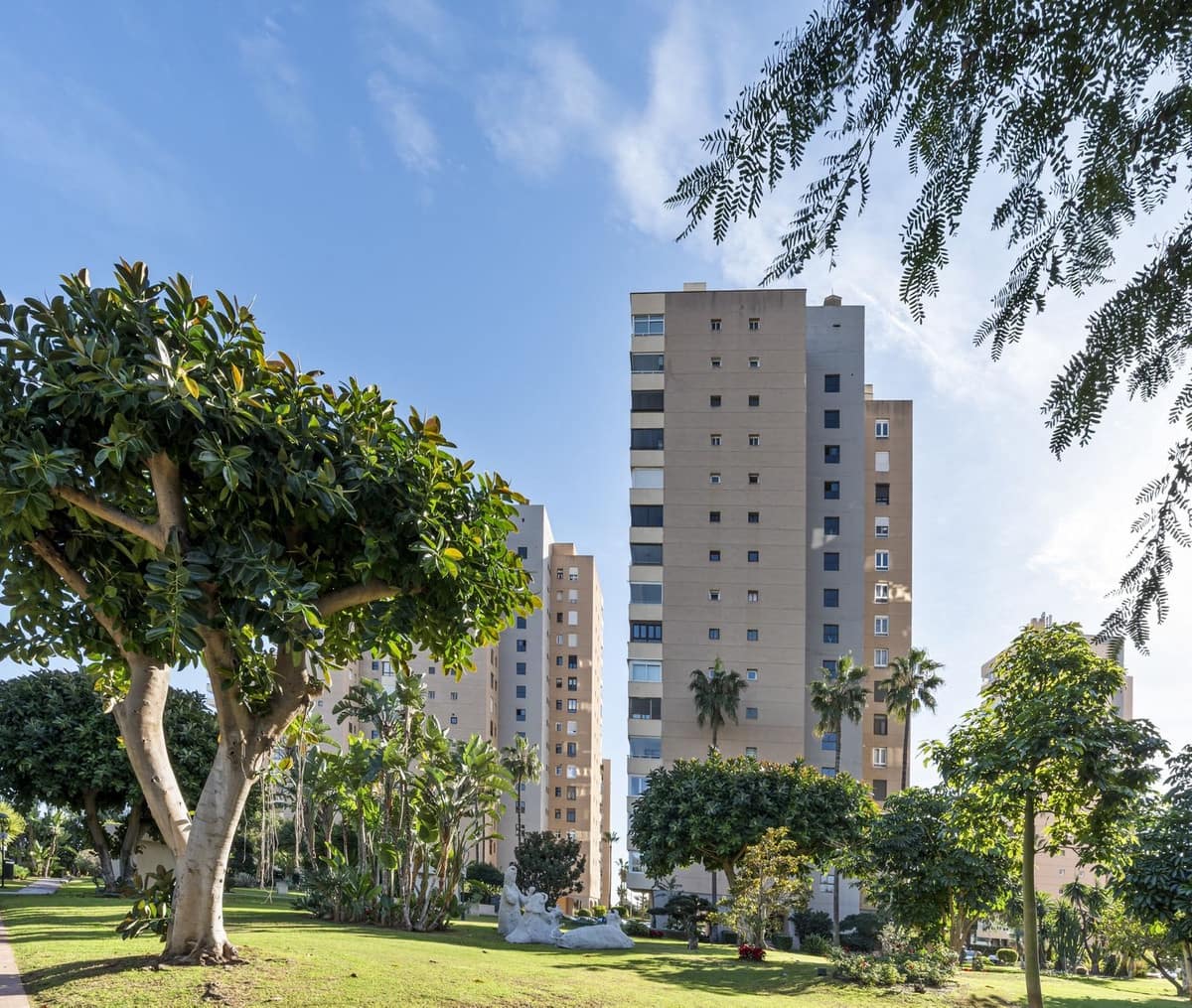 3 slaapkamer Penthouse te koop in Torremolinos met zwembad - € 980.000 (Ref: 9484079)