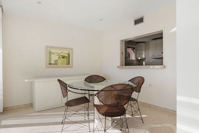 3 makuuhuone Kattohuoneisto myytävänä paikassa Torremolinos mukana uima-altaan - 980 000 € (Ref: 9484079)