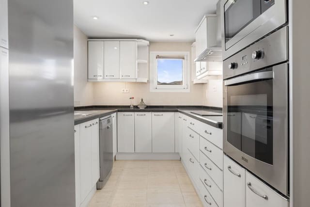 3 makuuhuone Kattohuoneisto myytävänä paikassa Torremolinos mukana uima-altaan - 980 000 € (Ref: 9484079)