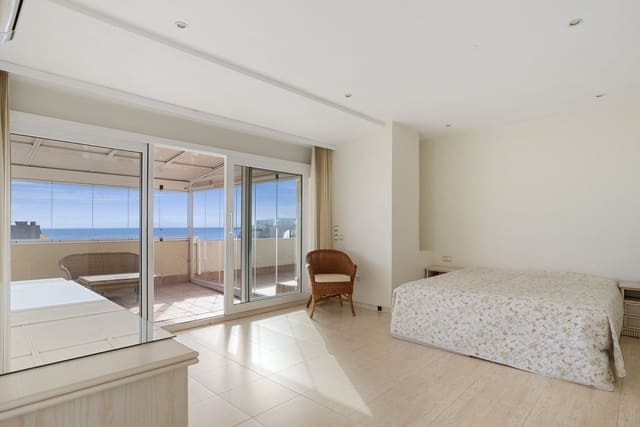 3 makuuhuone Kattohuoneisto myytävänä paikassa Torremolinos mukana uima-altaan - 980 000 € (Ref: 9484079)