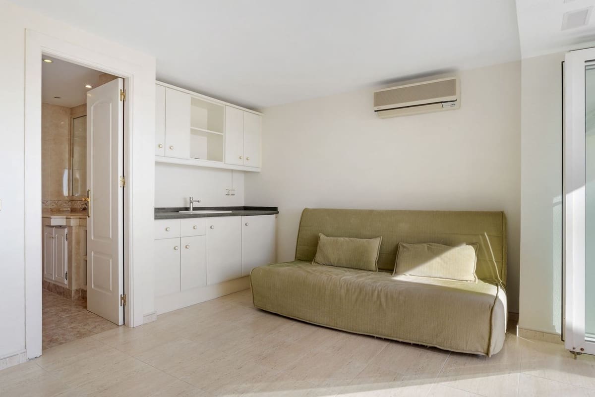 3 slaapkamer Penthouse te koop in Torremolinos met zwembad - € 980.000 (Ref: 9484079)