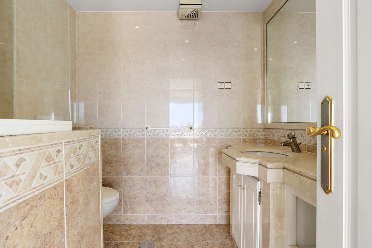 3 slaapkamer Penthouse te koop in Torremolinos met zwembad - € 980.000 (Ref: 9484079)