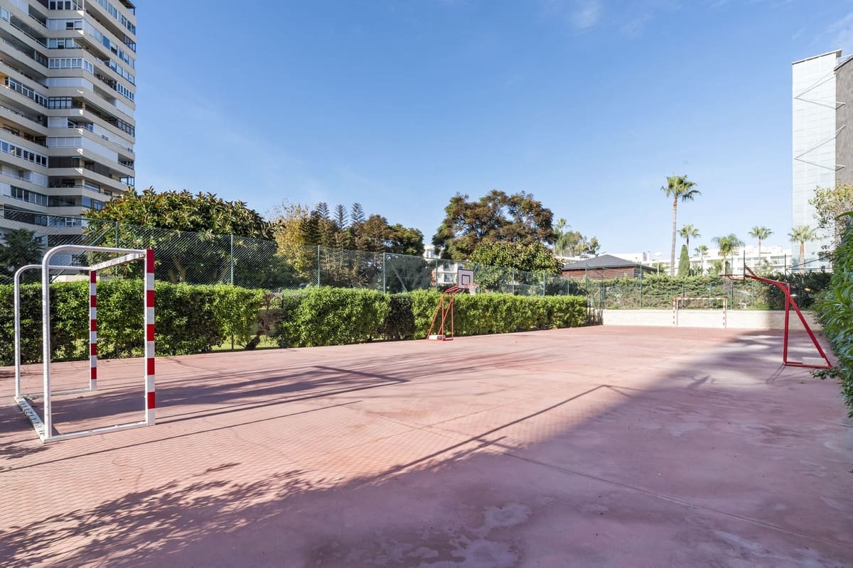 3 slaapkamer Penthouse te koop in Torremolinos met zwembad - € 980.000 (Ref: 9484079)