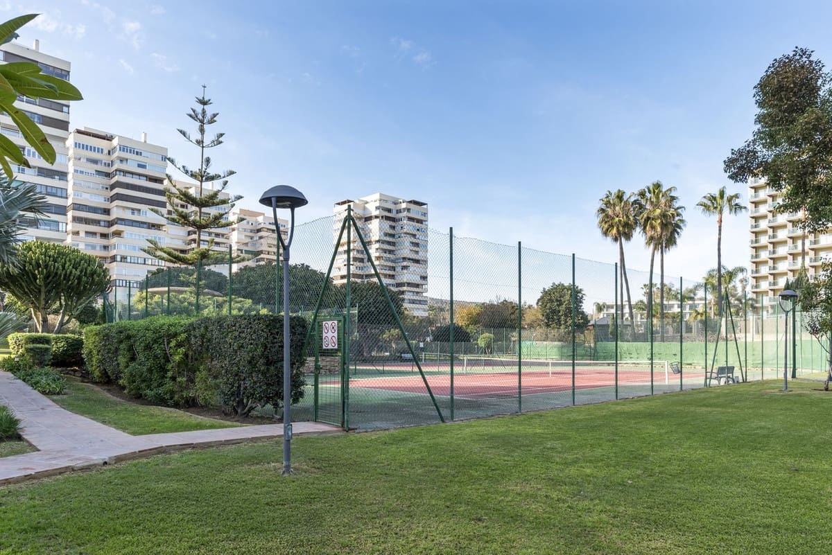 3 slaapkamer Penthouse te koop in Torremolinos met zwembad - € 980.000 (Ref: 9484079)