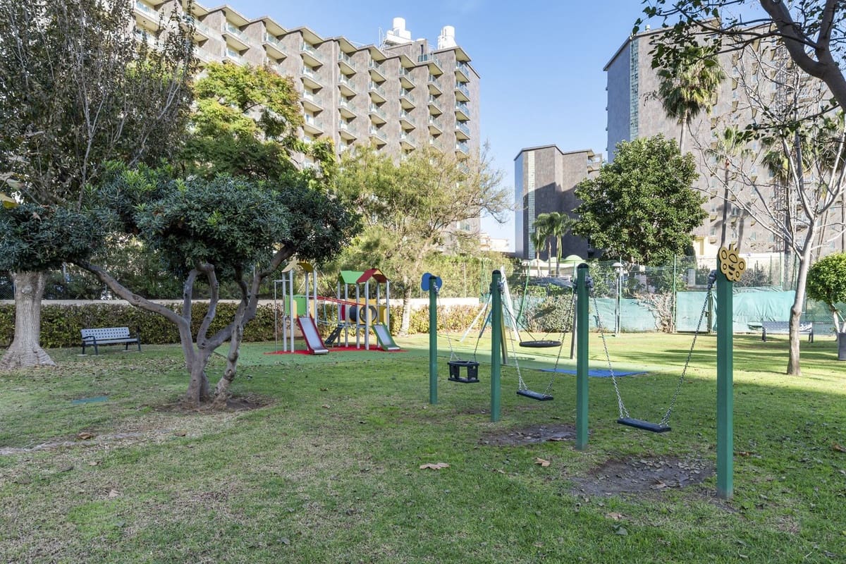 3 slaapkamer Penthouse te koop in Torremolinos met zwembad - € 980.000 (Ref: 9484079)