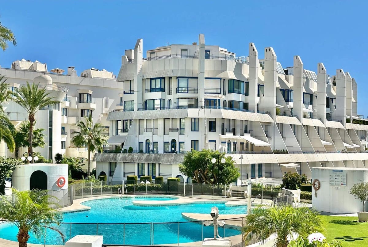 2 soveværelse Lejlighed til salg i Marbella med swimmingpool garage - € 799.000 (Ref: 9877118)