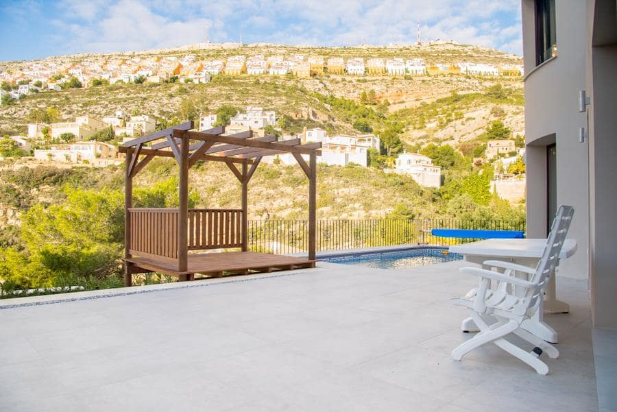 4 bedroom Villa for sale in Benitachell / Benitatxell with pool garage - € 799,000 (Ref: 9386332)