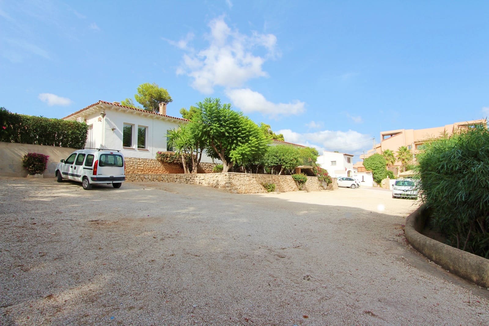 9 bedroom Commercial for sale in Moraira - € 699,900 (Ref: 9386333)