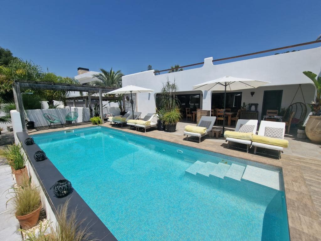 7 bedroom Villa for sale in Benissa with pool - € 1,350,000 (Ref: 9386338)