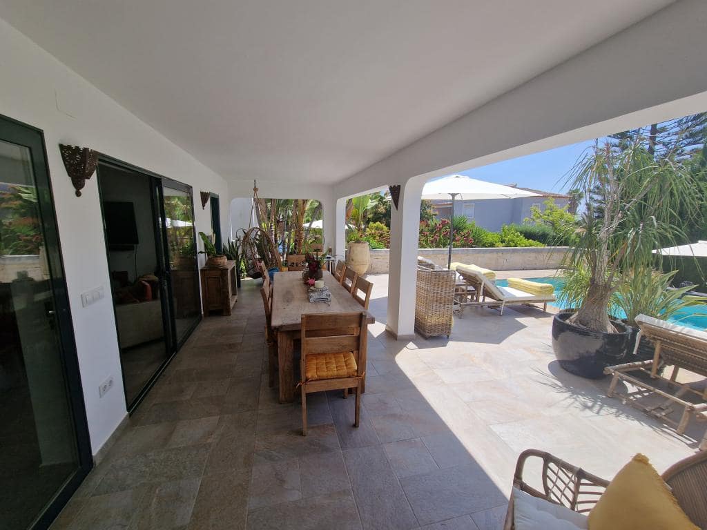 7 bedroom Villa for sale in Benissa with pool - € 1,350,000 (Ref: 9386338)