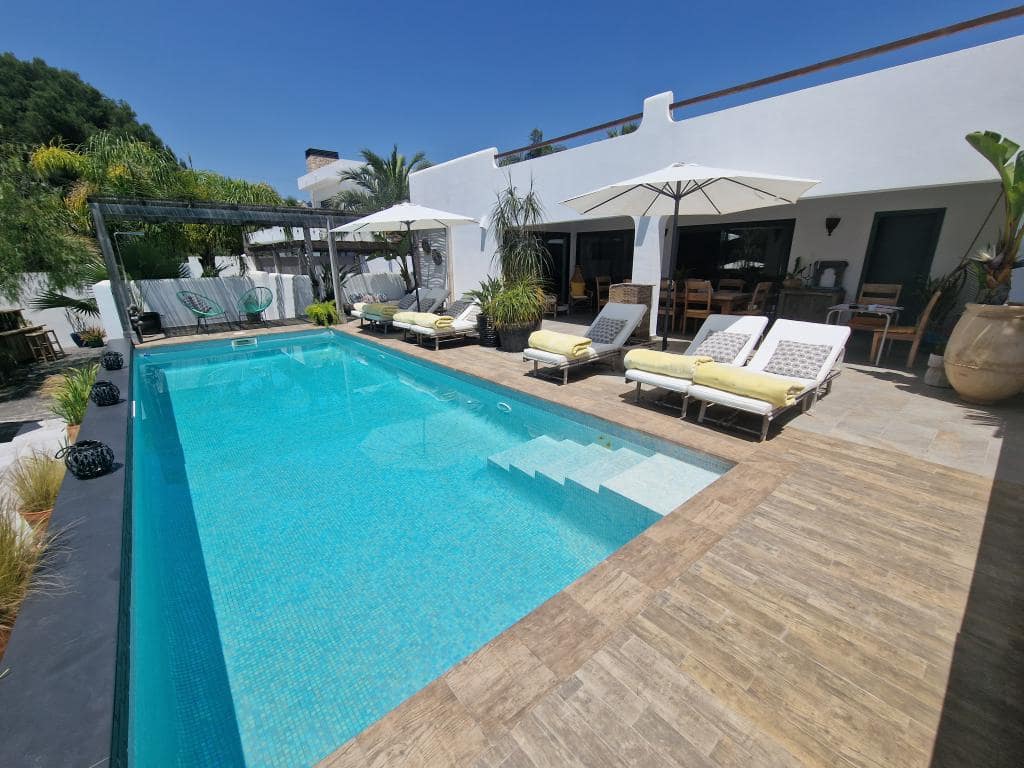 7 bedroom Villa for sale in Benissa with pool - € 1,350,000 (Ref: 9386338)