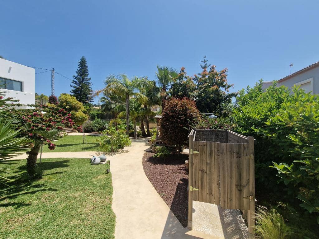 7 bedroom Villa for sale in Benissa with pool - € 1,350,000 (Ref: 9386338)