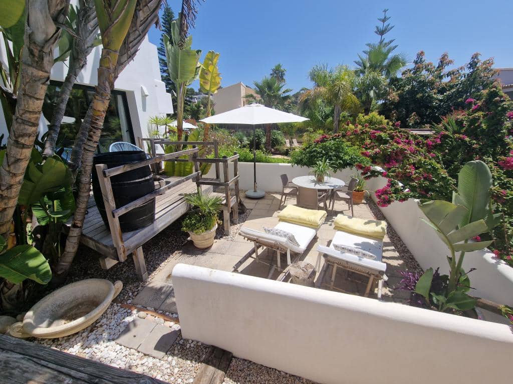 7 bedroom Villa for sale in Benissa with pool - € 1,350,000 (Ref: 9386338)