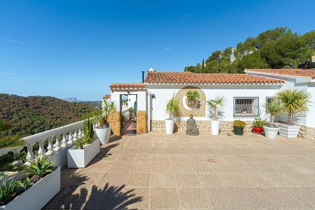 6 soverom Villa til salgs i Moraira, Teulada-Moraira med svømmebasseng garasje - € 795 000 (Ref: 9386342)