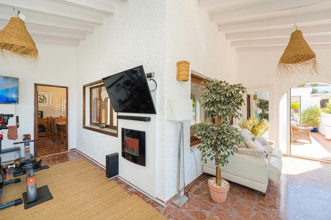 6 soverom Villa til salgs i Moraira med svømmebasseng garasje - € 795 000 (Ref: 9386342)