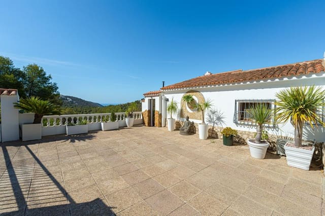 6 soverom Villa til salgs i Moraira, Teulada-Moraira med svømmebasseng garasje - € 795 000 (Ref: 9386342)