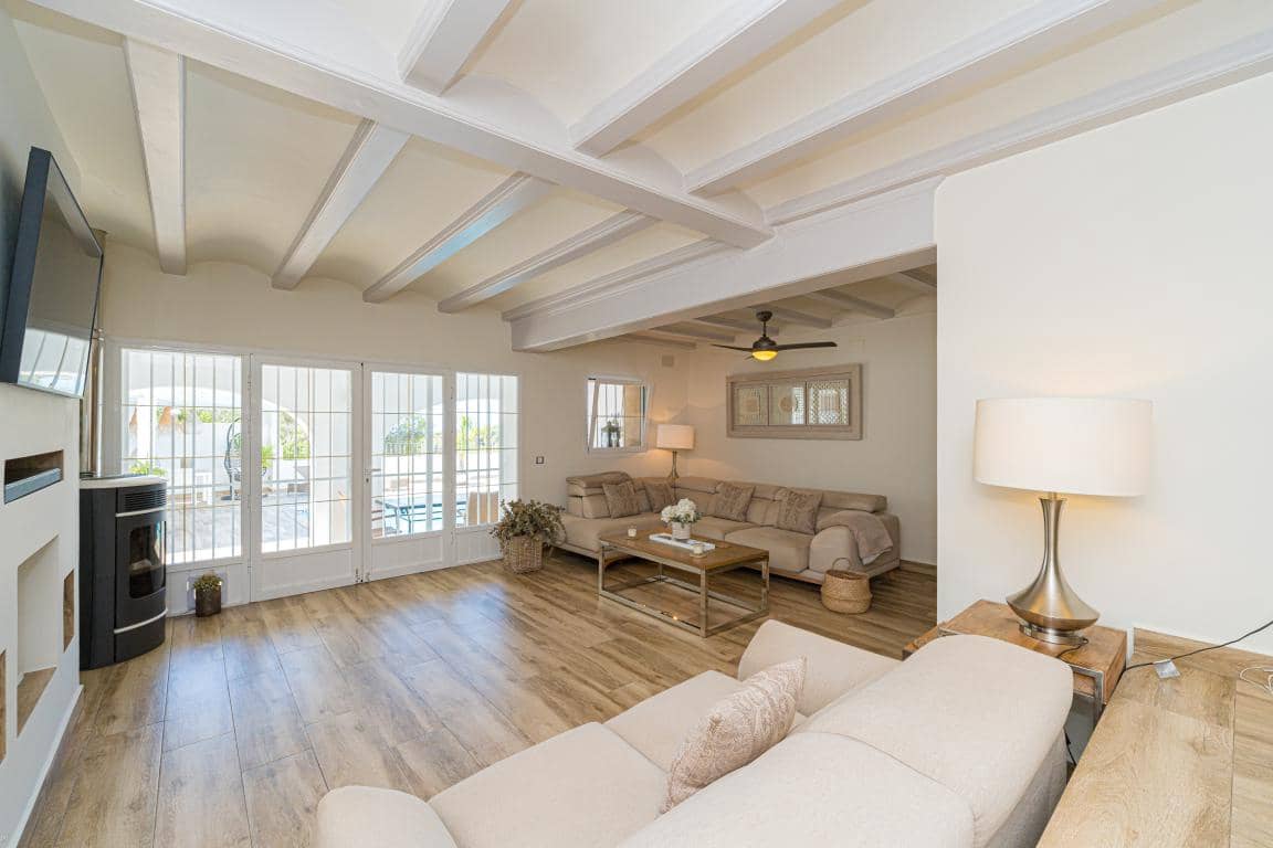 6 soverom Villa til salgs i Moraira med svømmebasseng garasje - € 795 000 (Ref: 9386342)