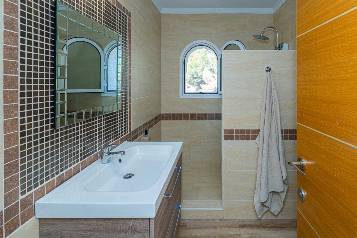 6 soverom Villa til salgs i Moraira med svømmebasseng garasje - € 795 000 (Ref: 9386342)