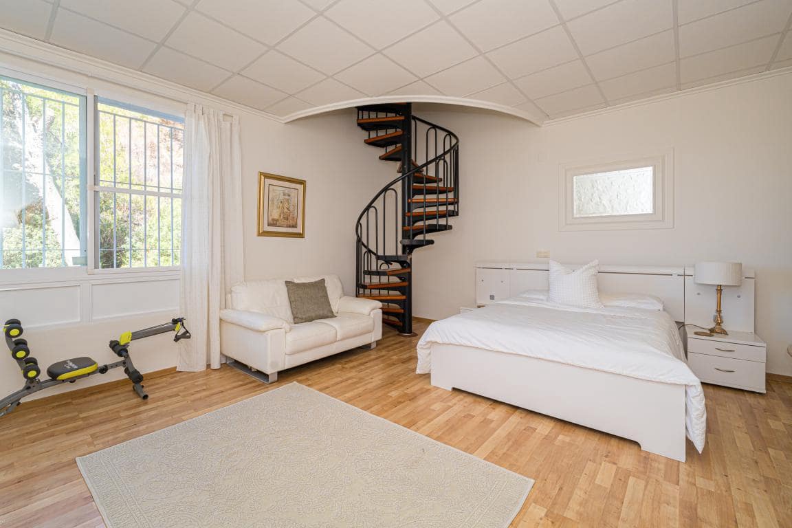 6 soverom Villa til salgs i Moraira med svømmebasseng garasje - € 795 000 (Ref: 9386342)