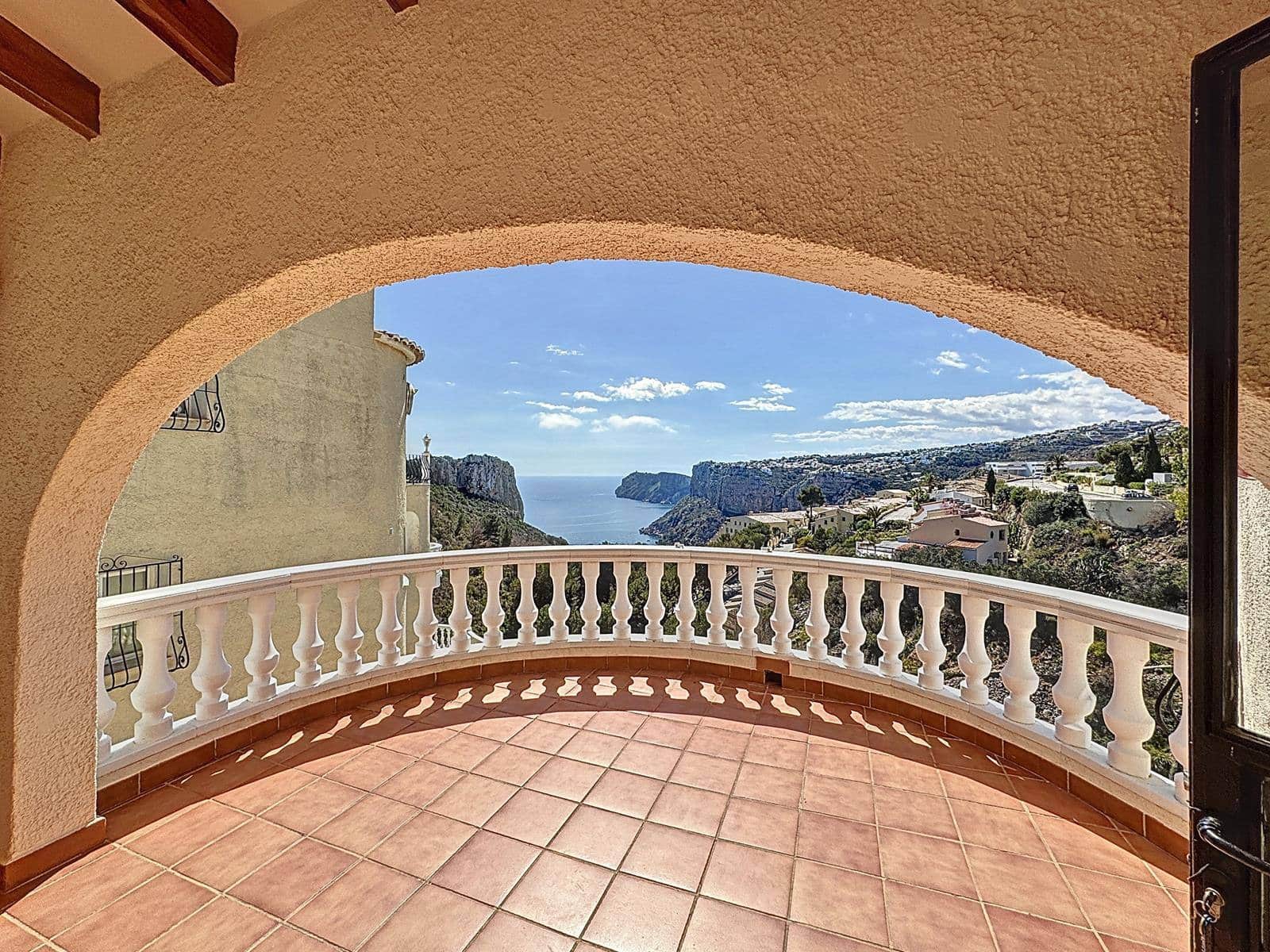 4 soveværelse Villa til salg i Benitachell / Benitatxell med swimmingpool garage - € 495.000 (Ref: 9386355)