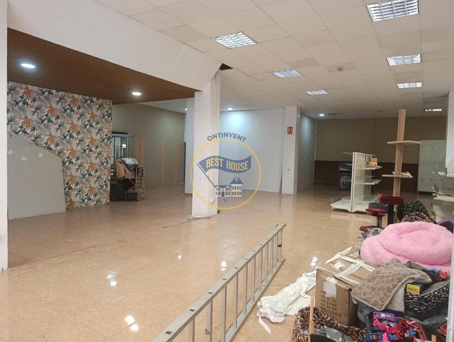 Kaupallinen myytävänä paikassa Ontinyent - 280 000 € (Ref: 10021100)