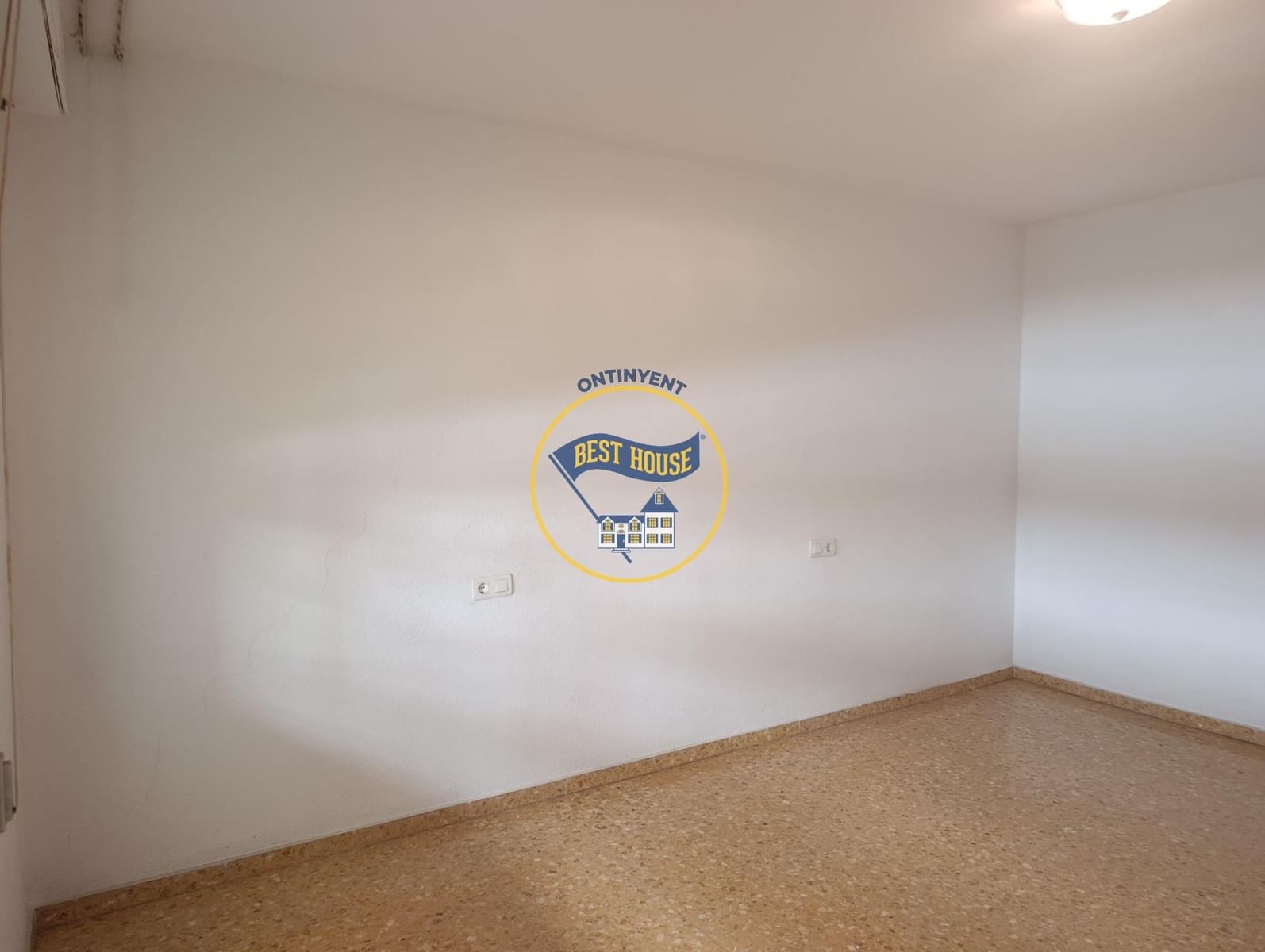 5 soveværelse Lejlighed til salg i Ontinyent - € 180.000 (Ref: 10120118)