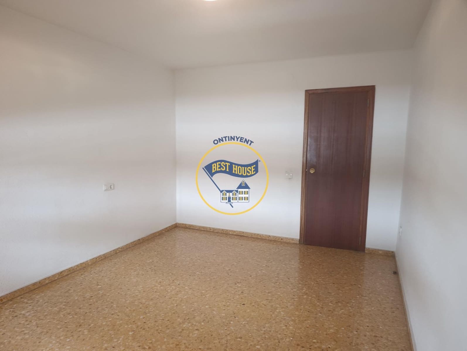 5 soveværelse Lejlighed til salg i Ontinyent - € 180.000 (Ref: 10120118)