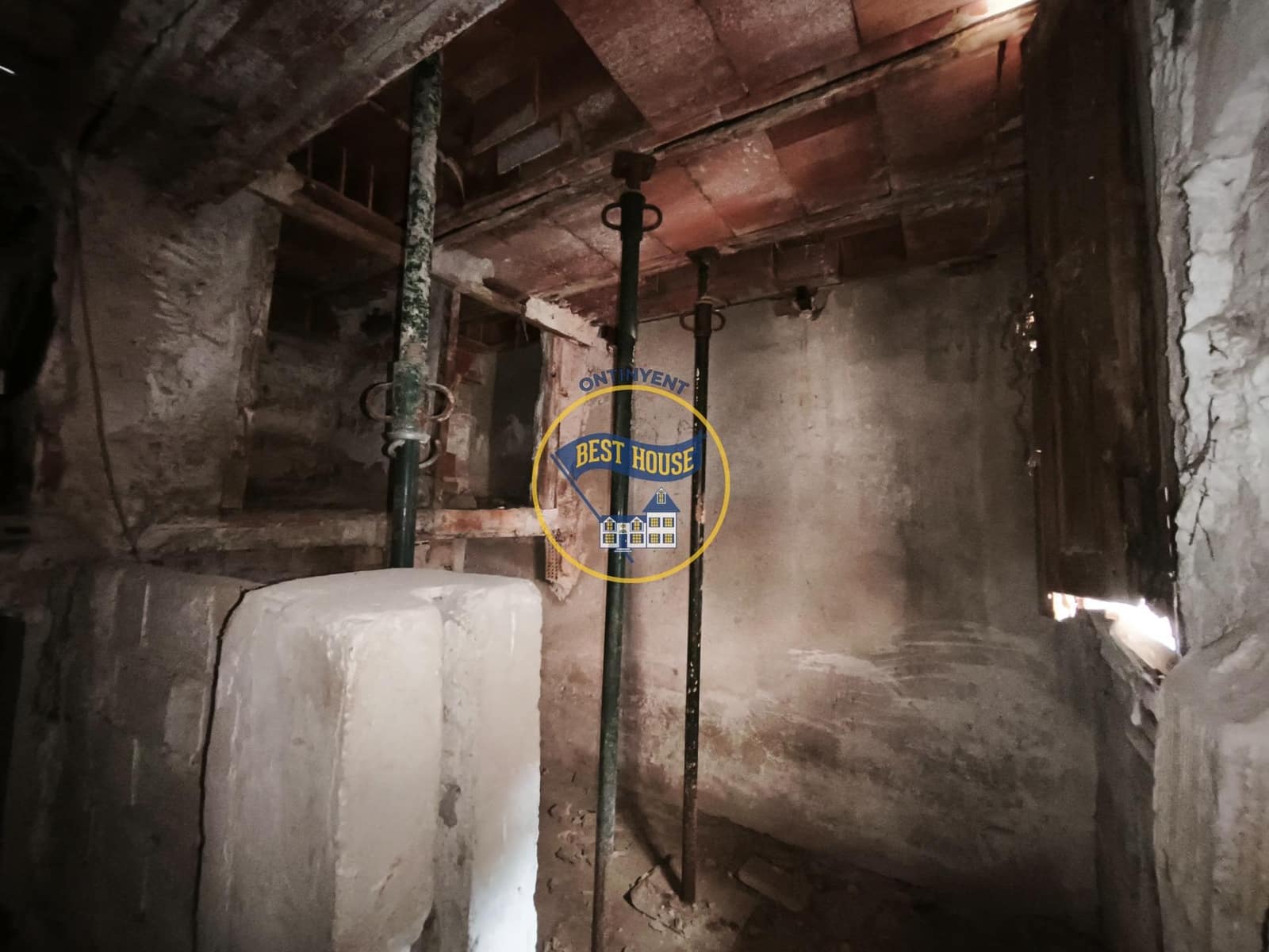 8 quarto Casa em Banda para venda em L'Olleria - 120 000 € (Ref: 10120133)