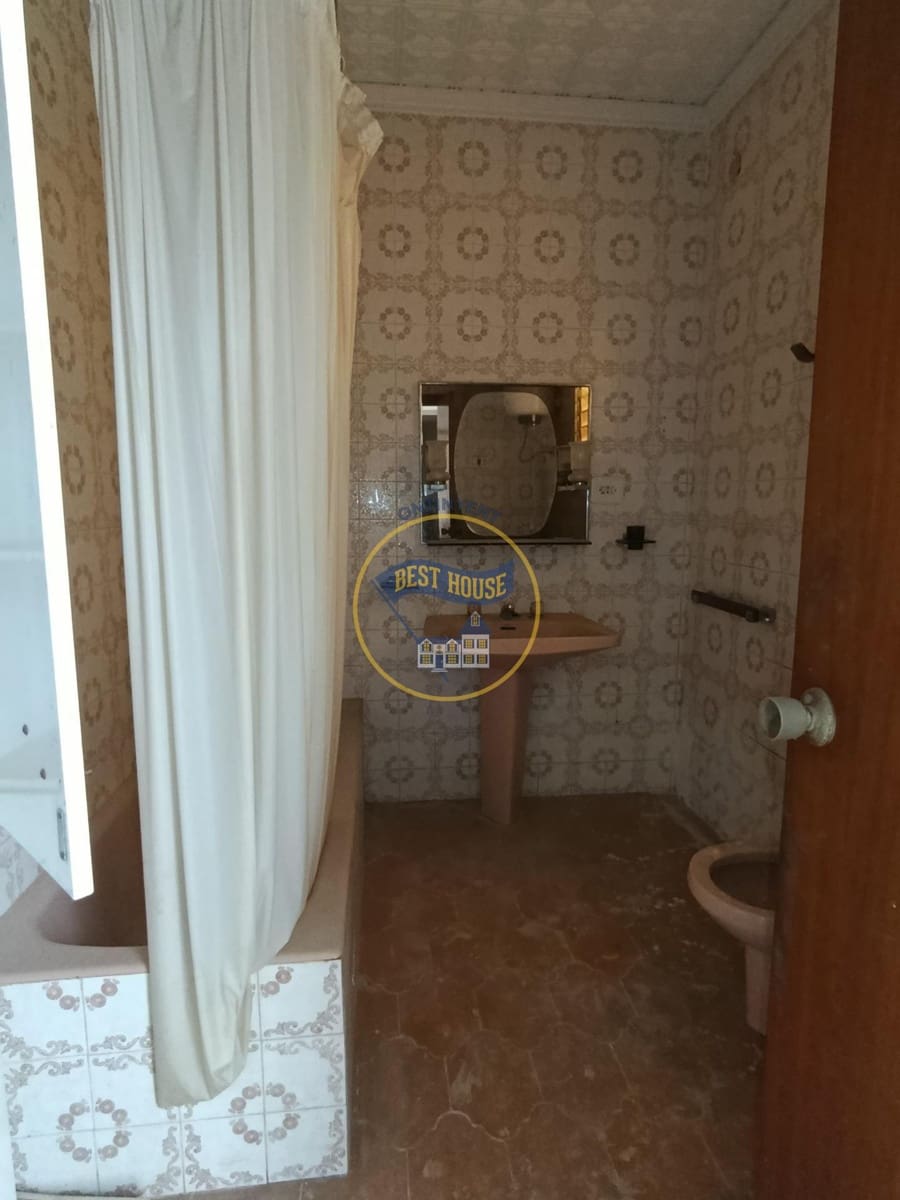 9 soverom Hus til salgs i Montesa - € 60 000 (Ref: 10166852)