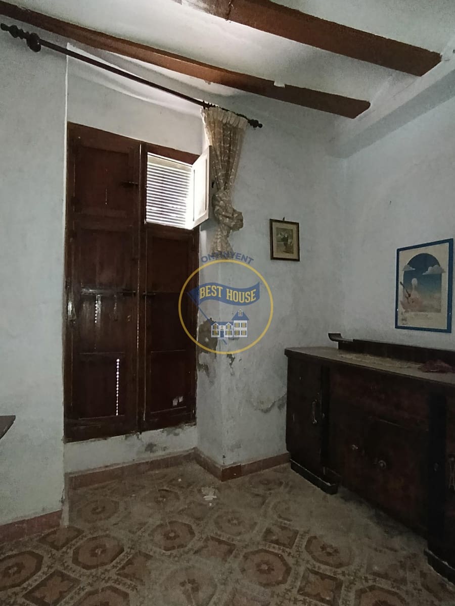 9 soverom Hus til salgs i Montesa - € 60 000 (Ref: 10166852)