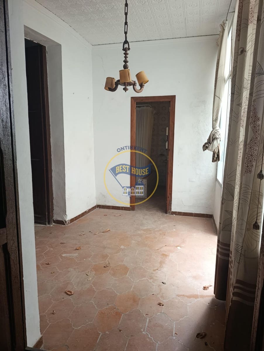 9 soverom Hus til salgs i Montesa - € 60 000 (Ref: 10166852)