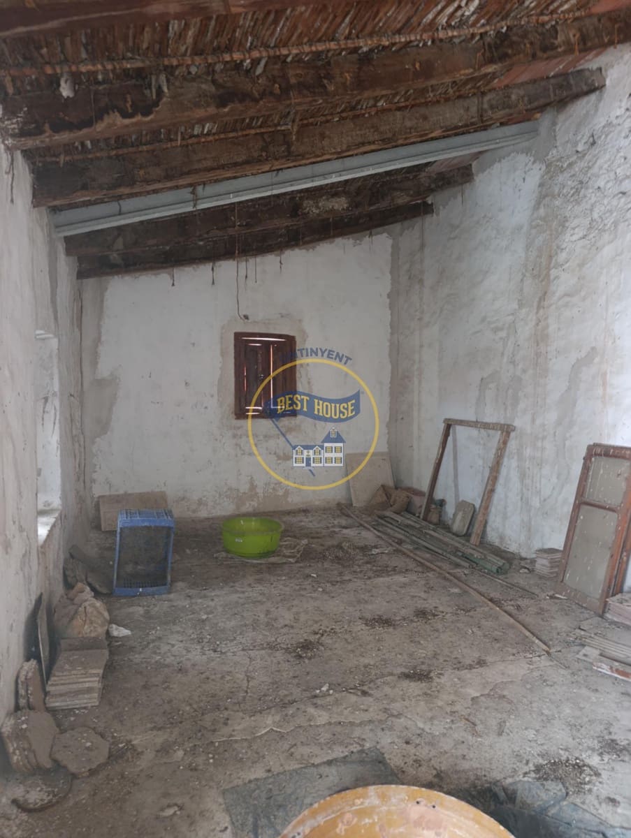 9 soverom Hus til salgs i Montesa - € 60 000 (Ref: 10166852)