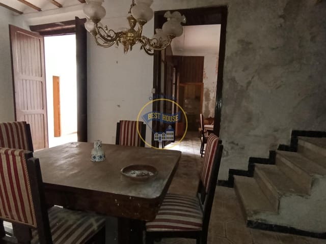9 slaapkamer Huis te koop in Montesa - € 60.000 (Ref: 10166852)
