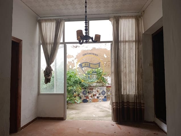 9 slaapkamer Huis te koop in Montesa - € 60.000 (Ref: 10166852)