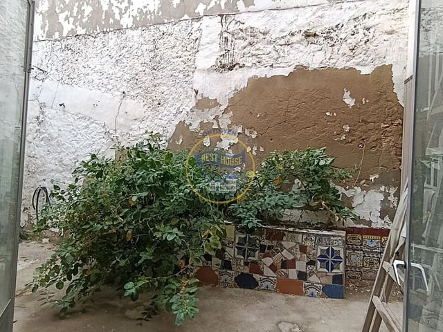 9 slaapkamer Huis te koop in Montesa - € 60.000 (Ref: 10166852)