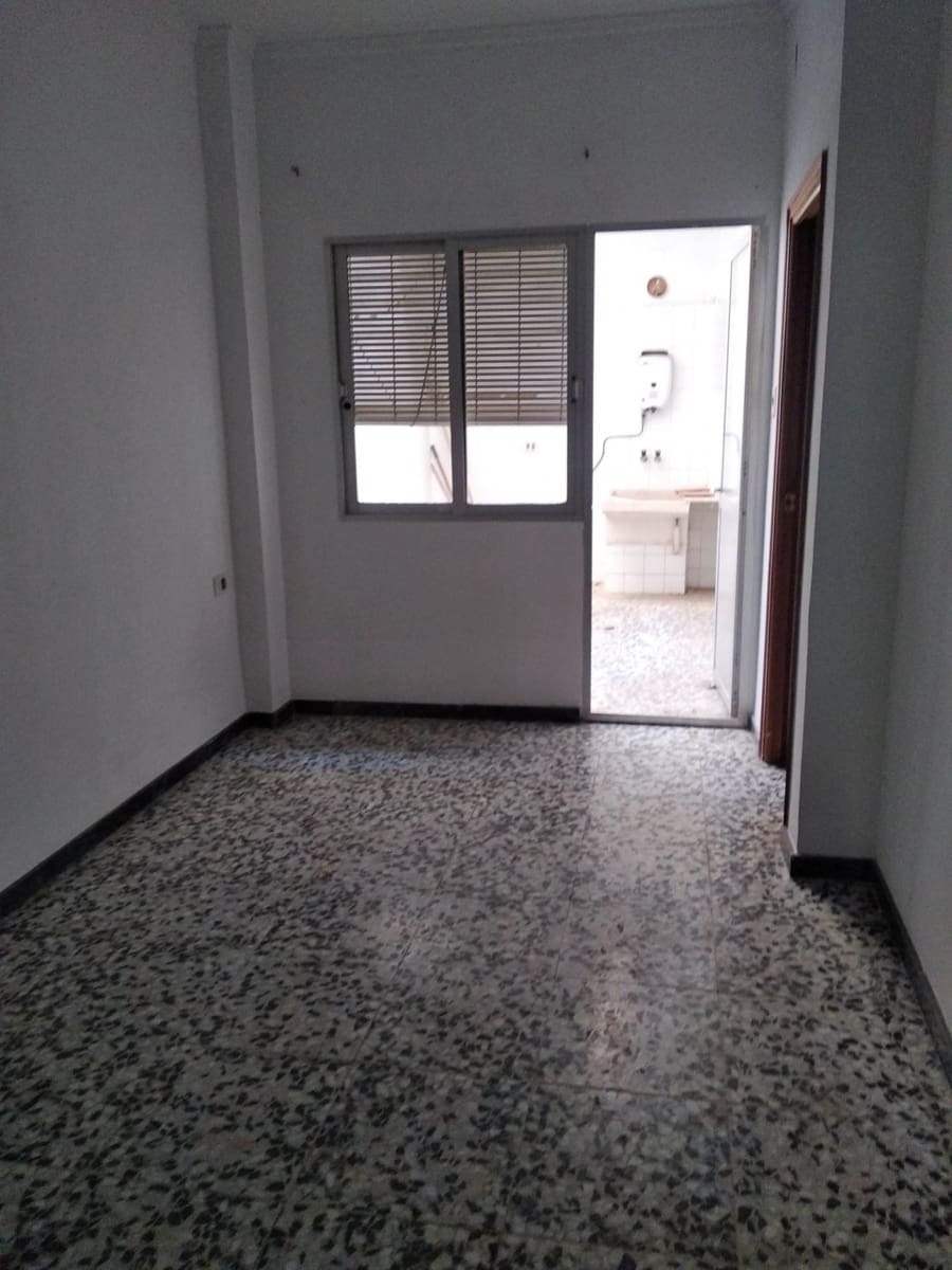 1 soveværelse Erhverv til leje i Ontinyent - € 400 (Ref: 3652197)