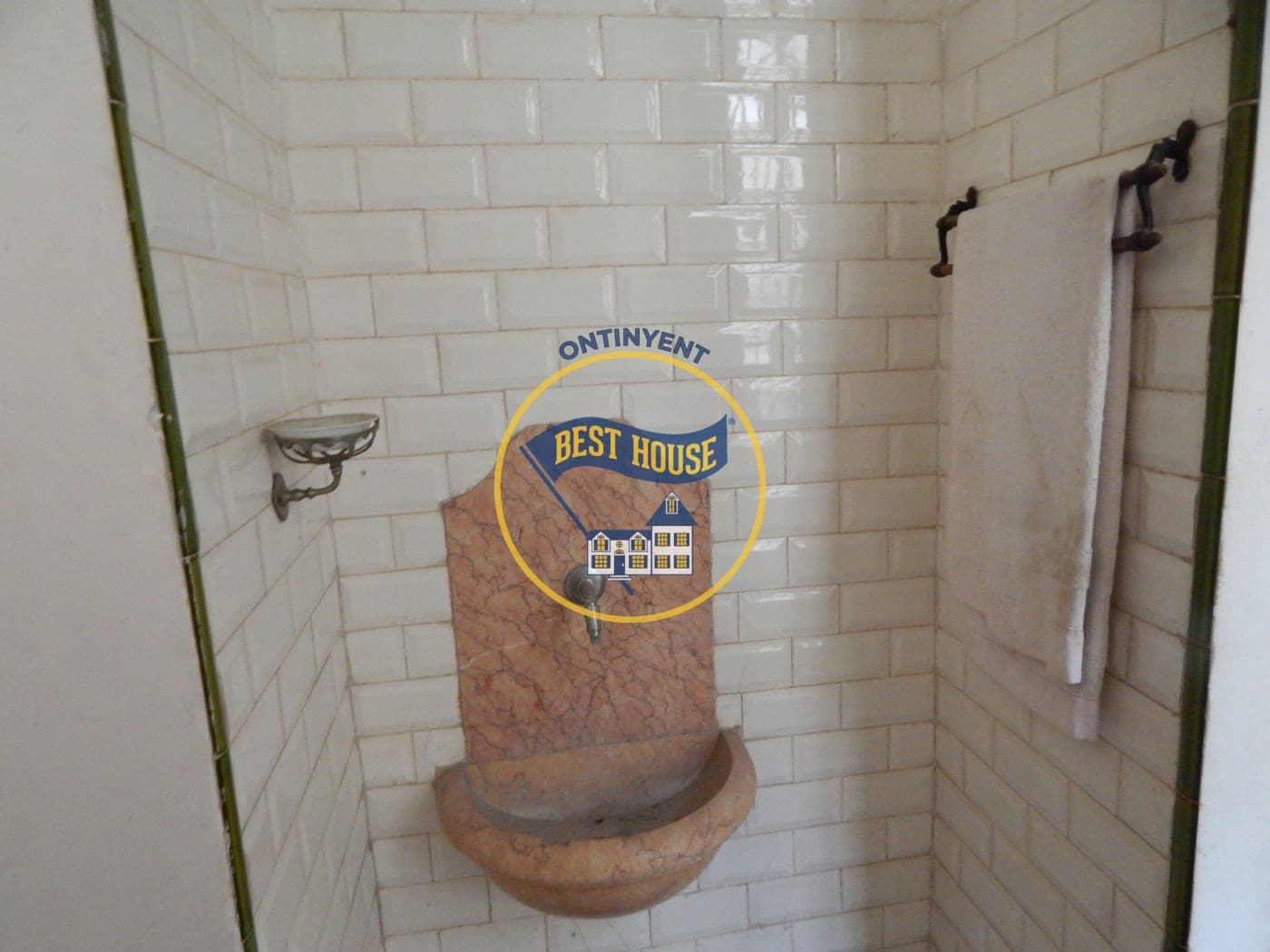 20 soverom Villa til salgs i Montaverner med garasje - € 300 000 (Ref: 6192351)