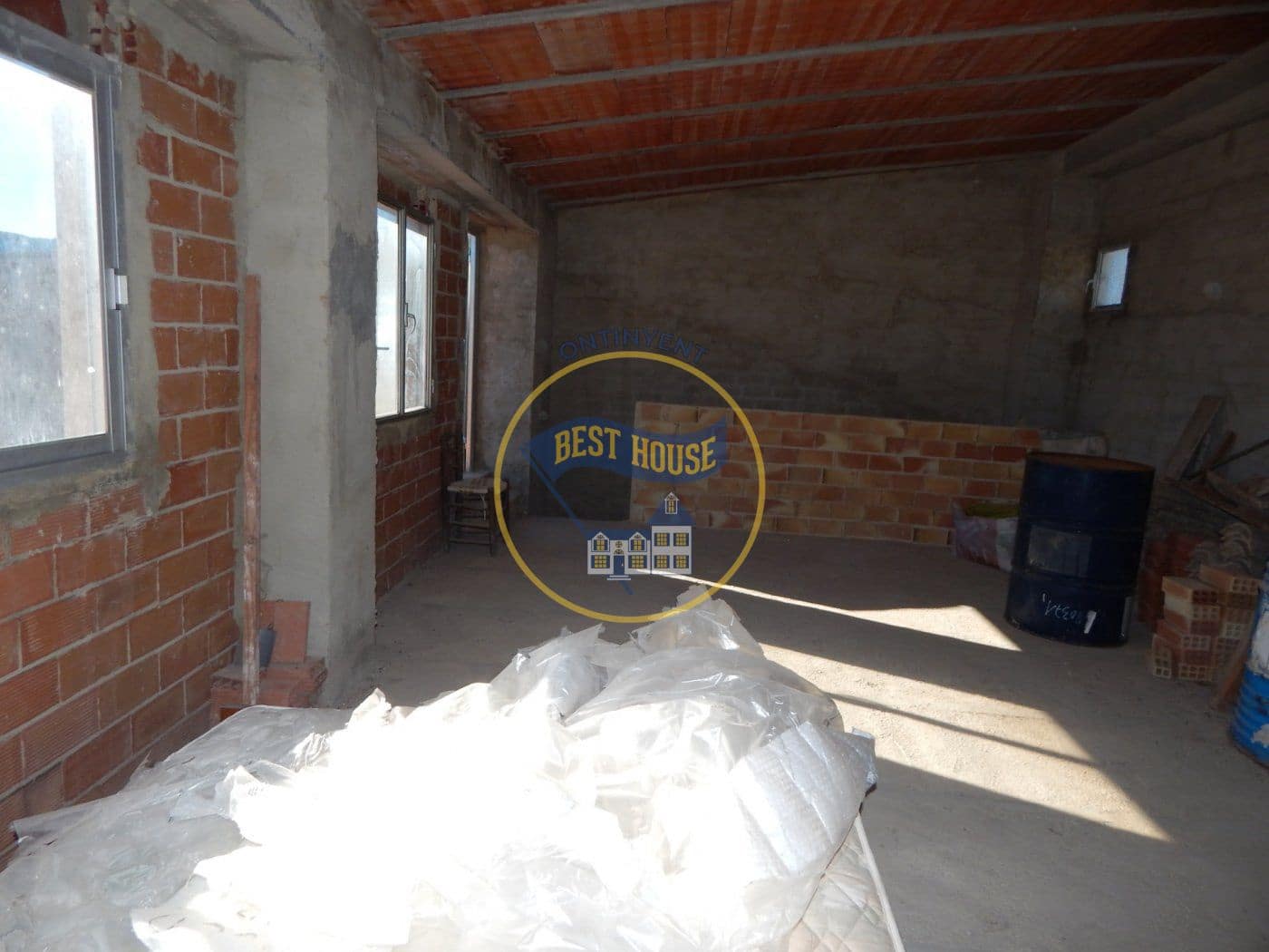 3 soveværelse Villa til salg i Ontinyent med garage - € 70.000 (Ref: 6192358)