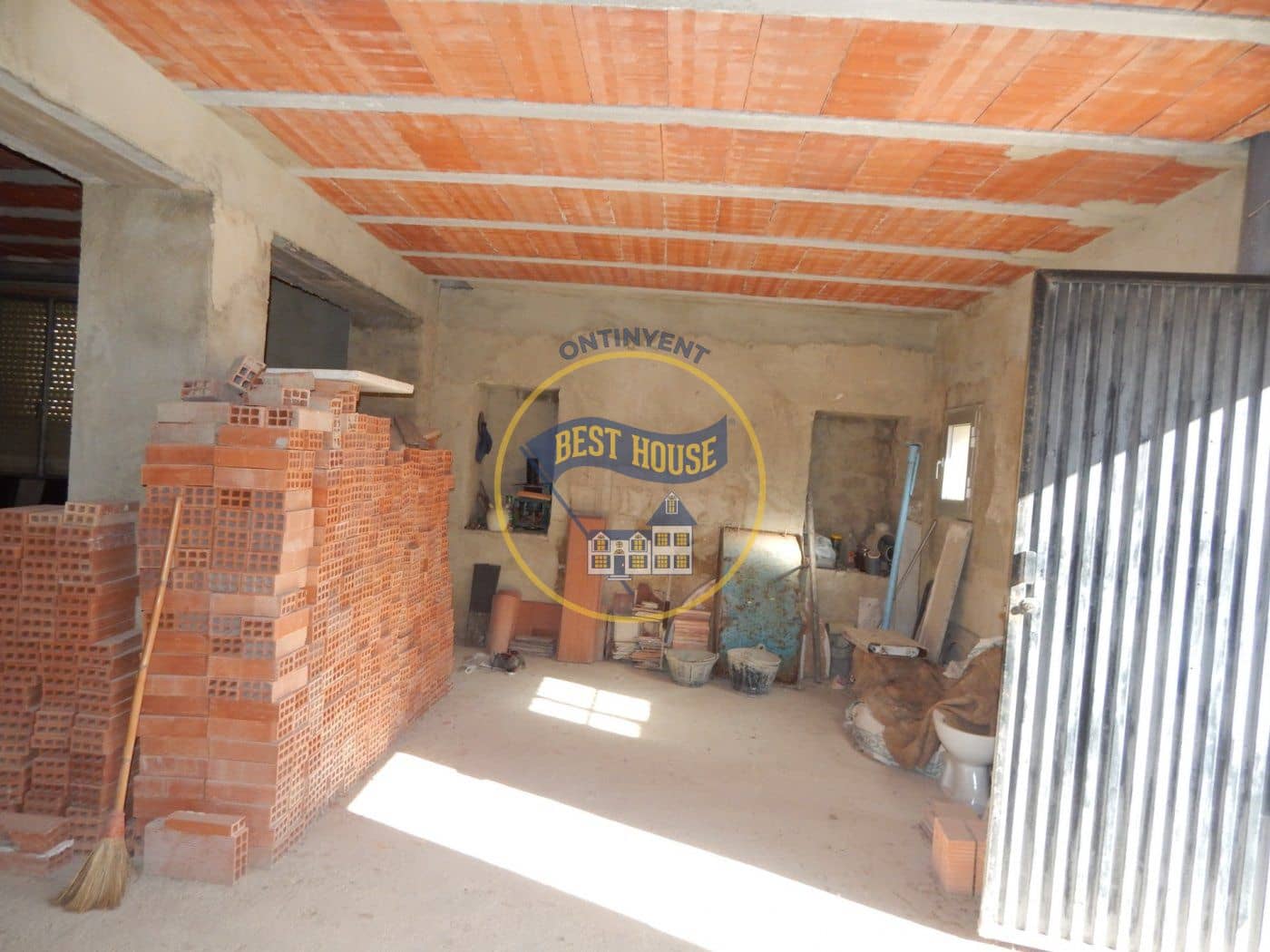 3 soveværelse Villa til salg i Ontinyent med garage - € 70.000 (Ref: 6192358)