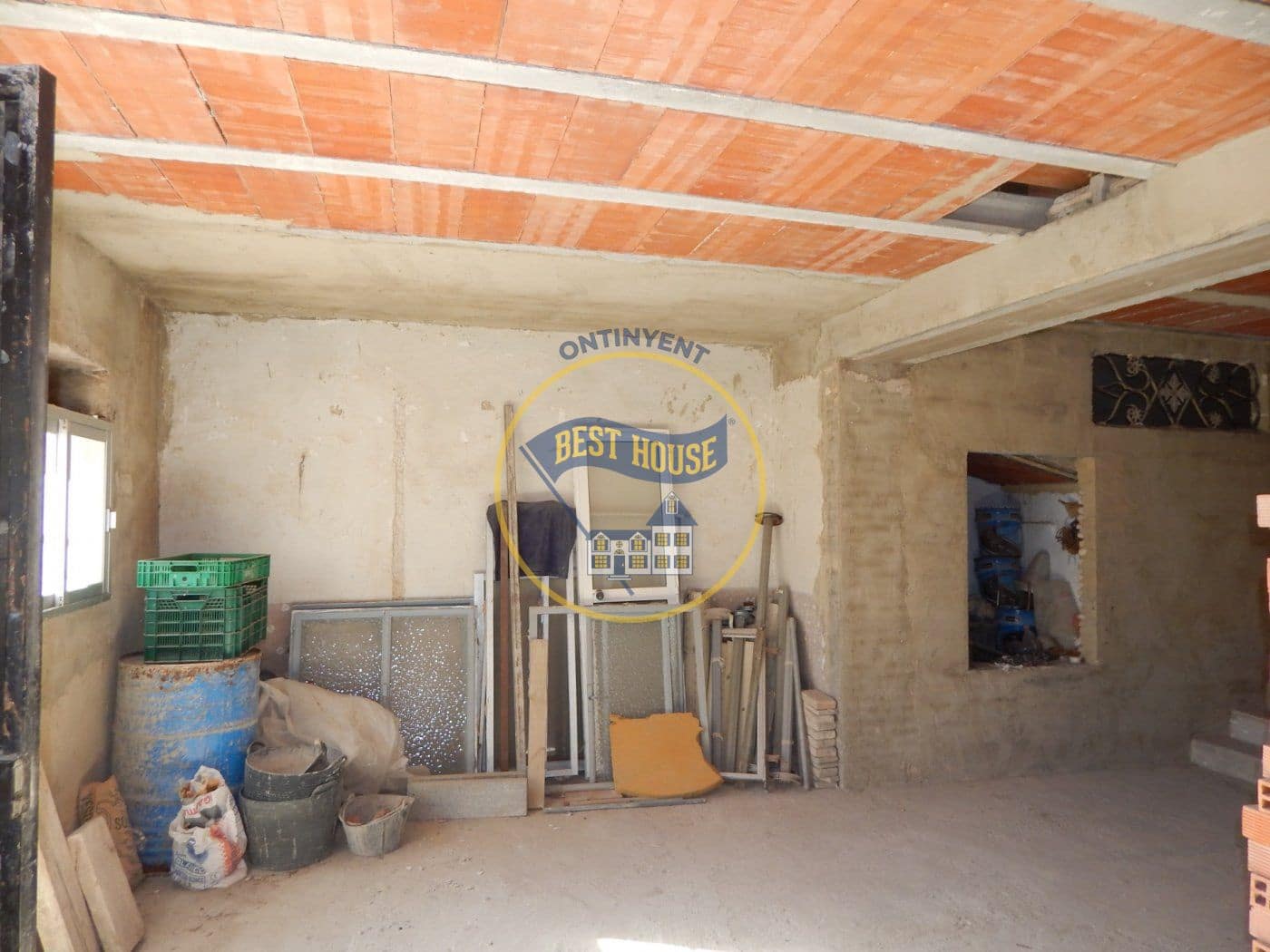 3 soveværelse Villa til salg i Ontinyent med garage - € 70.000 (Ref: 6192358)