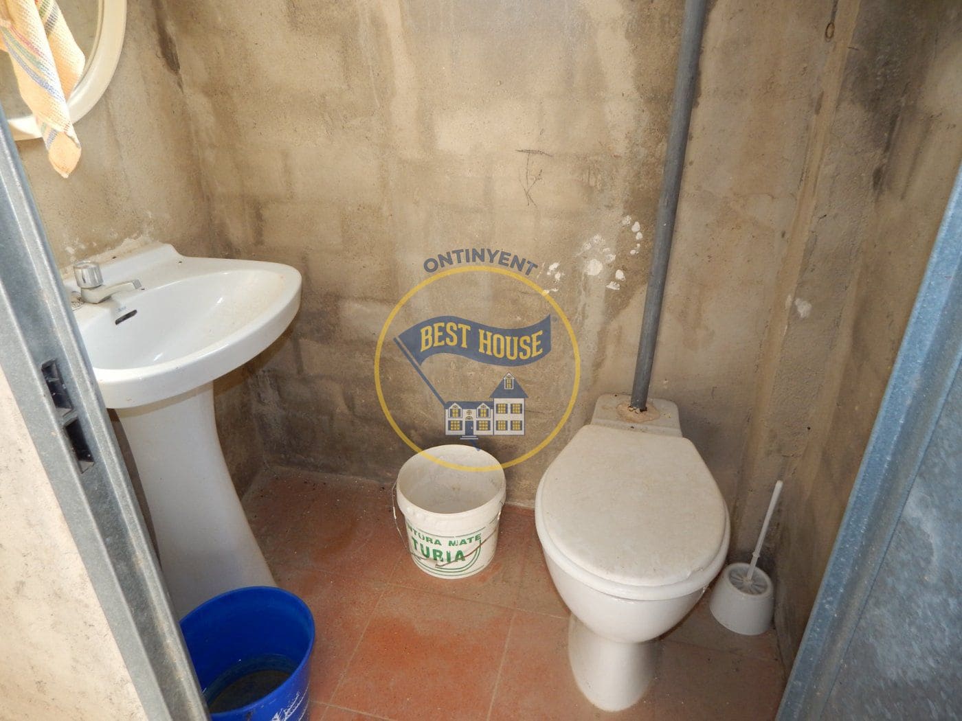 3 soveværelse Villa til salg i Ontinyent med garage - € 70.000 (Ref: 6192358)