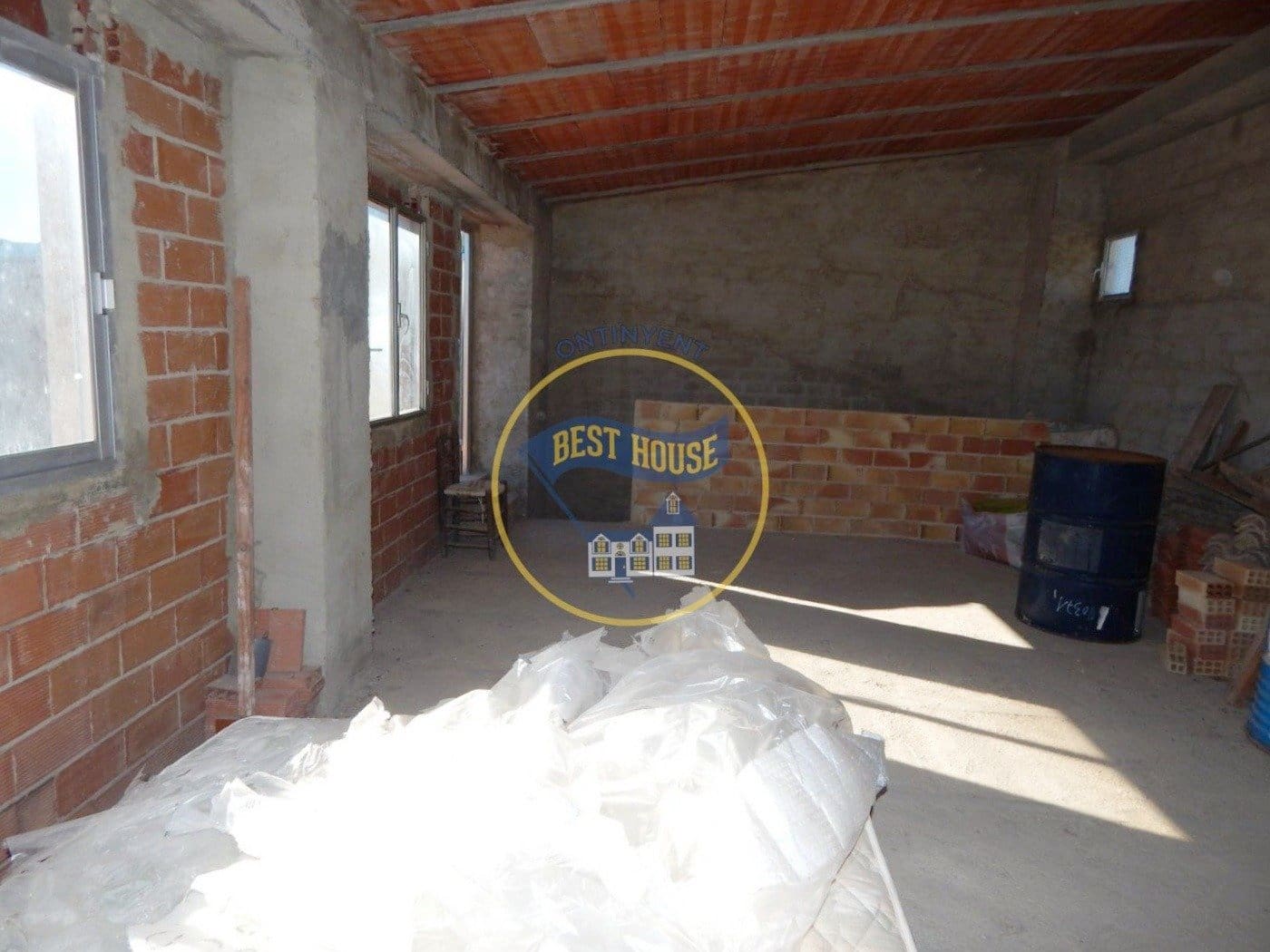 3 soveværelse Villa til salg i Ontinyent med garage - € 70.000 (Ref: 6192358)