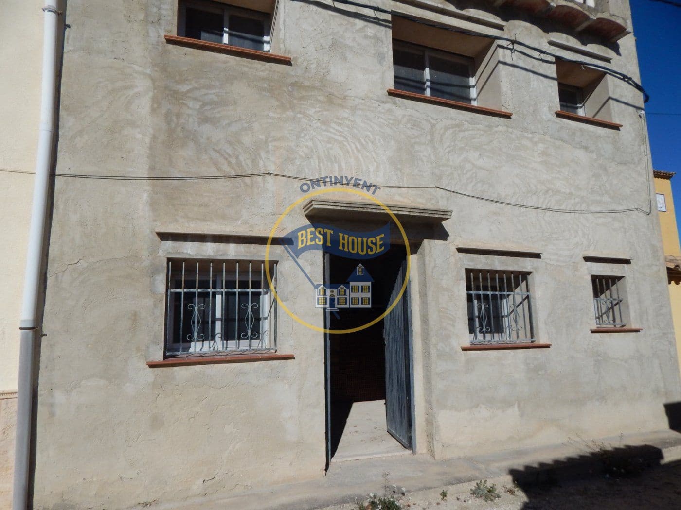 3 soveværelse Villa til salg i Ontinyent med garage - € 70.000 (Ref: 6192358)